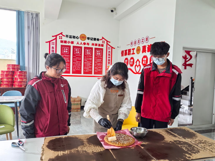“团团”“员员”过中秋